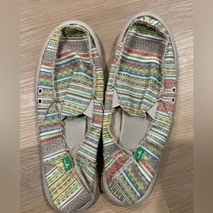 Sanuk slippers size 10 women’s